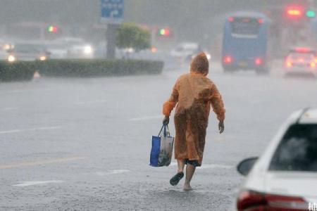 梦见下雨的吉凶财方位