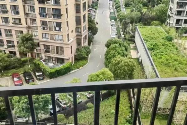 阳台对着路口的房子风水