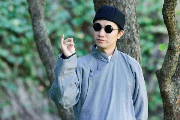 交城县算命的先生是谁
