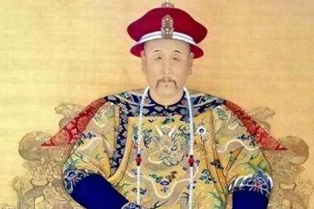康熙帝拿出弘历的生辰八字，相士看后：是女必为娼，是男必为皇
