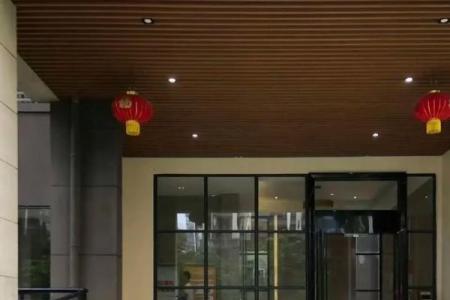小区门两侧的房子风水